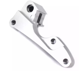 O CNC fez à máquina o material de alumínio do adaptador do suporte das peças sobresselentes da motocicleta