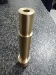 O CNC fez à máquina o material de alumínio do adaptador do suporte das peças sobresselentes da motocicleta
